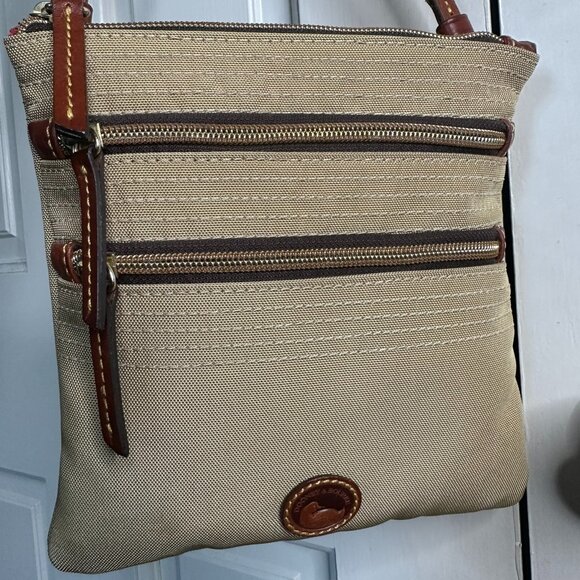 DOONEY & BURKE NORTH SOUTH NYLON TRIPLE ZIP CROSSBODY – KHAKI - Picture 3 of 7